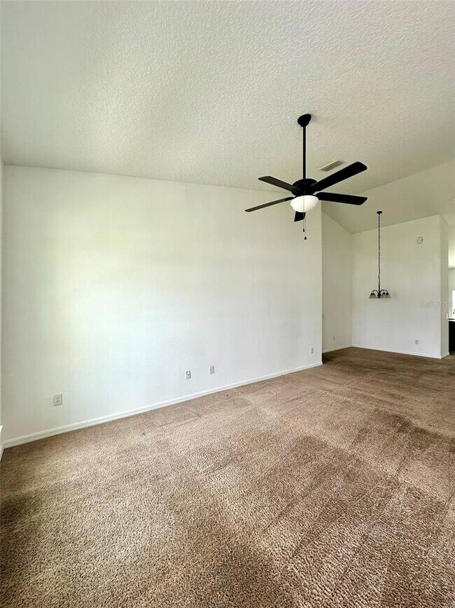Building Photo - 102 Aurelia Ct