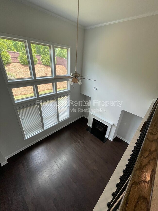Building Photo - 1825 Dahlia Dr