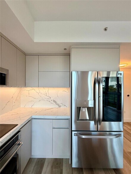 Building Photo - 90 SW 3rd St