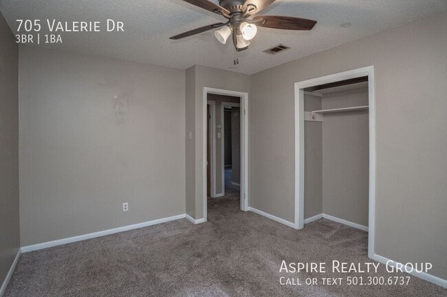 Building Photo - 705 Valerie Dr