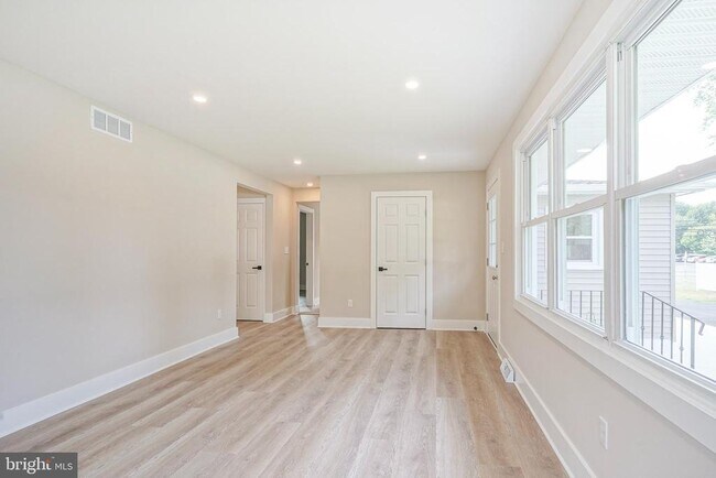 Building Photo - 602 Hurffville - Cross Keys Rd