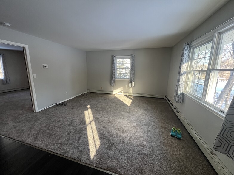 Building Photo - 190 Allview Ave