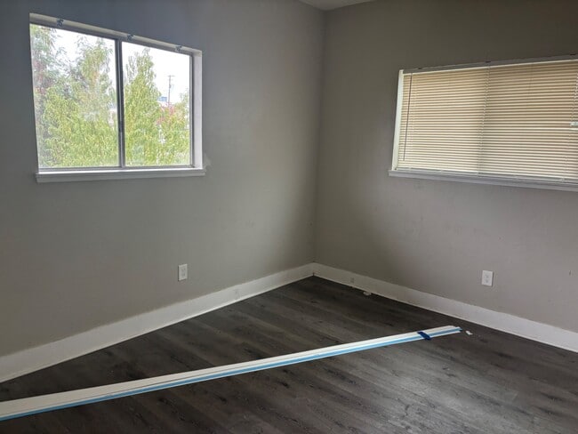 Building Photo - 616 B St