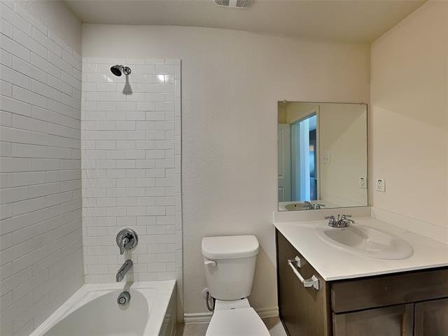 Building Photo - 2909 Menguita St