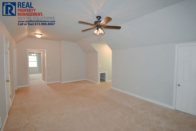 Building Photo - Amazing 4 bd 3 bath home! Fenced in yard, Attached garage and Bonus room, washer and dryer included!