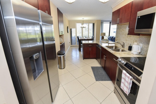 Building Photo - 4200 N Ocean Dr