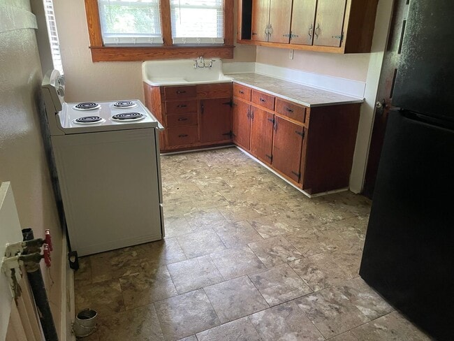 Building Photo - Samford Ave Duplex Available!