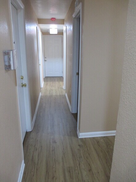 Building Photo - 702 Hughlett Ave