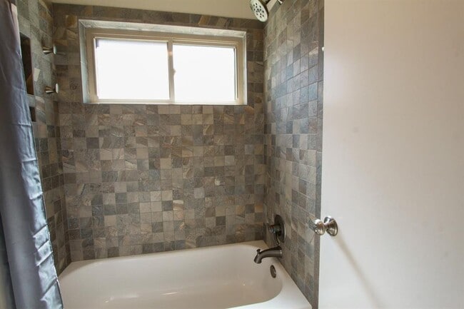 Building Photo - 10705 Doering Ln