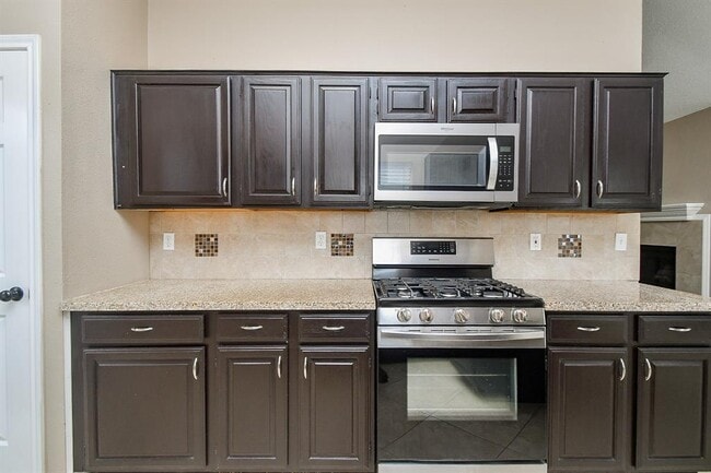 Building Photo - 2915 Pepperwood Dr