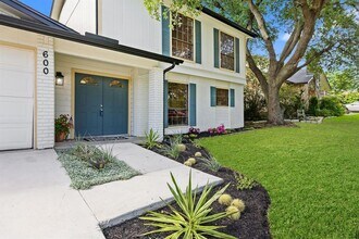 Building Photo - 600 Pin Tail Ln