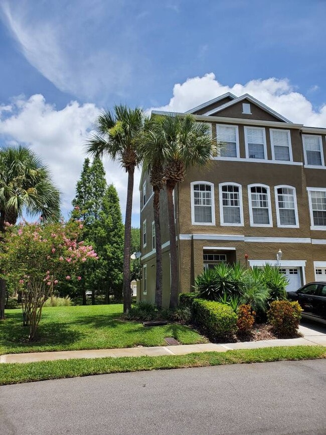 Building Photo - 3013 Pointeview Dr