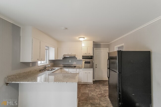 Building Photo - 2375 Surrey Trail