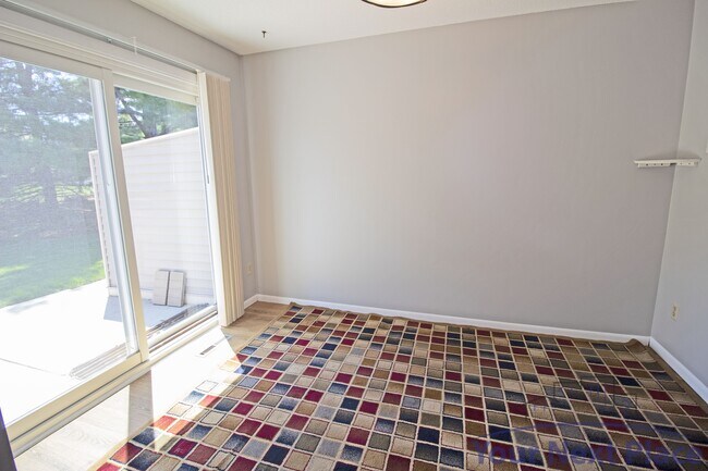 Building Photo - 4340 Chatsworth Cir