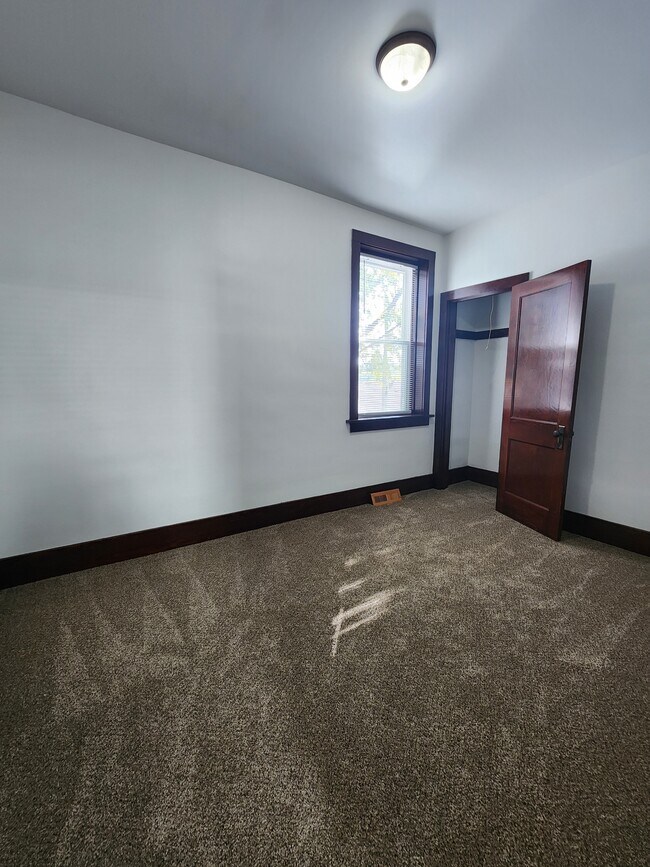 Building Photo - 2407 Windsor Ave