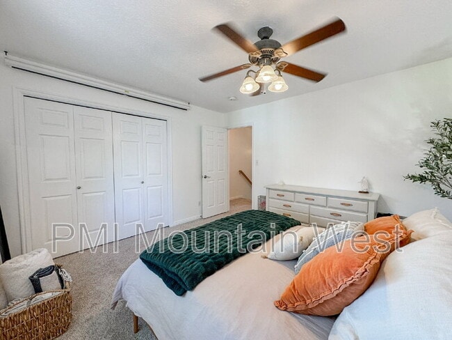 Building Photo - 446 E Parkside Cir