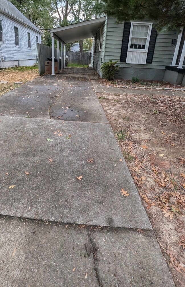 Building Photo - Rutland Ave