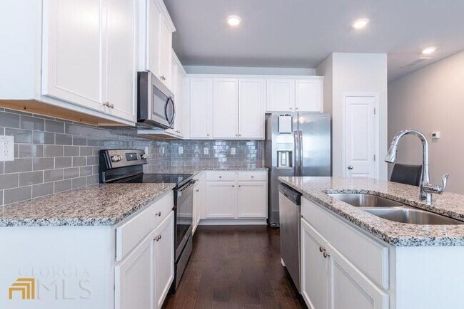 Building Photo - 3506 Lakeview Crk