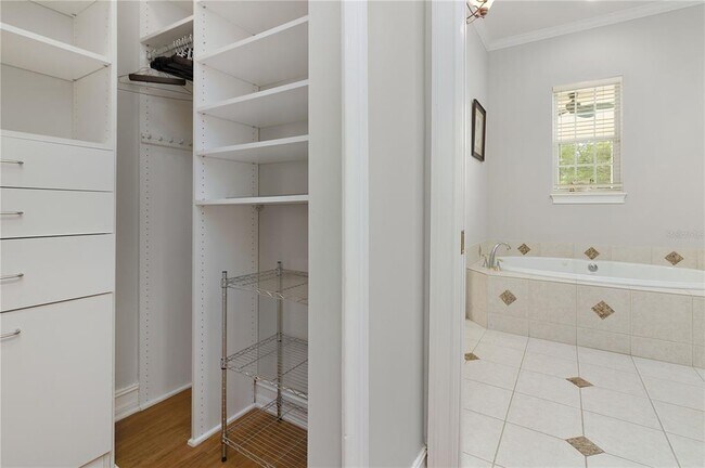 Building Photo - 216 Eastpark Dr