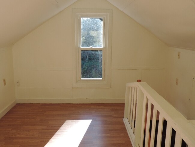 Building Photo - Cute 2/1 Cottage in Fleetwood with Office Space Upstairs