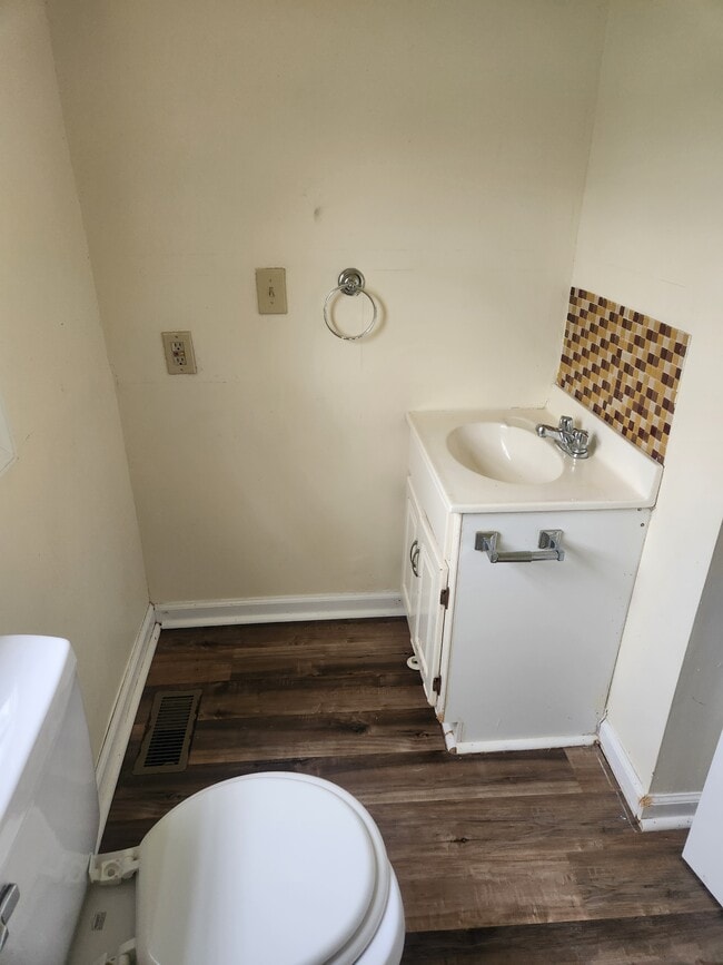 Building Photo - 121 Connector Rd