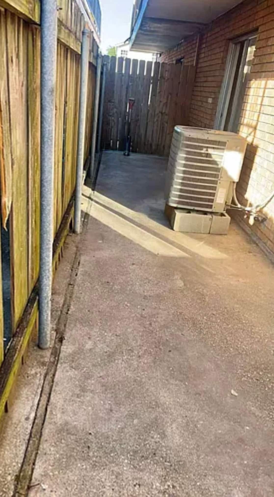 Enclosed patio - 705 Vouray Dr