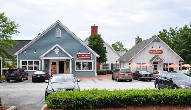 Building Photo - 3867 Hillcrest Dr SE