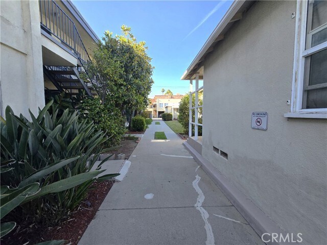 Building Photo - 121 W Lomita Ave