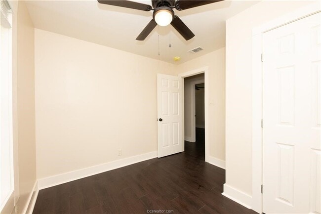 Building Photo - 535 Husk Ln