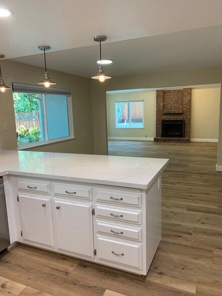 Building Photo - 1819 Yolanda Cir
