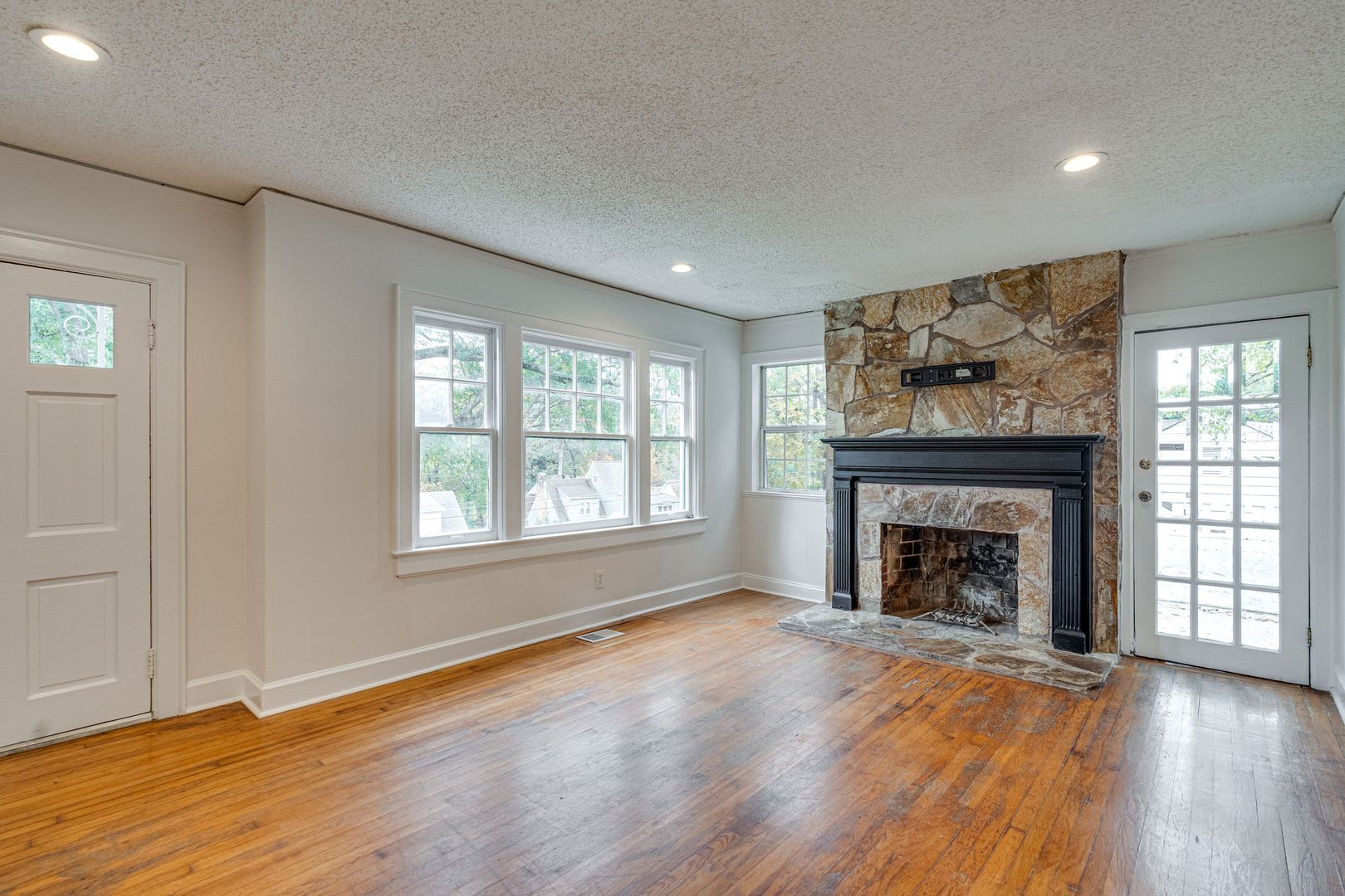 Building Photo - 203 N Seminole Dr