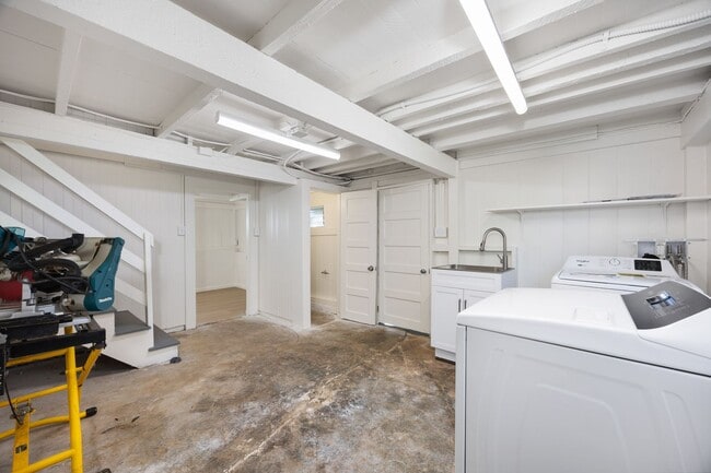 Building Photo - Newly Renovated Waialua Home on 1 Acre w/ Mountain Views – Pets Welcome