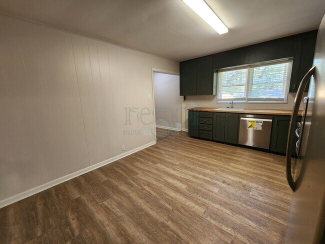 Building Photo - 7520 W Markham St