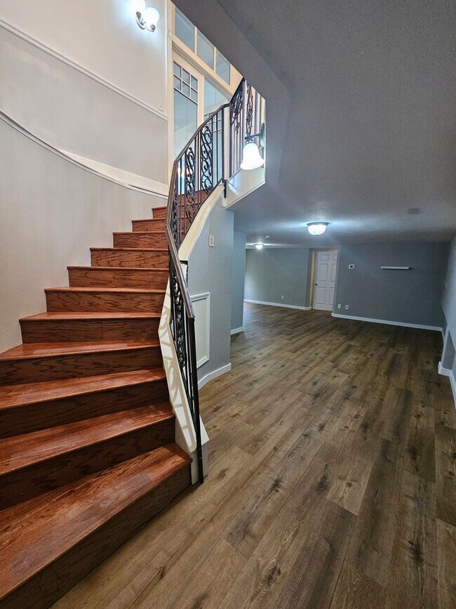Building Photo - 2982 Rosedale Terrace
