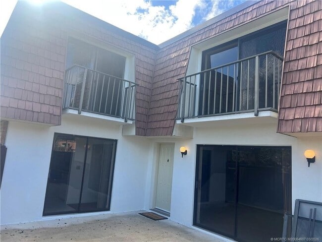 Building Photo - 3033 SW Sunset Trace Cir