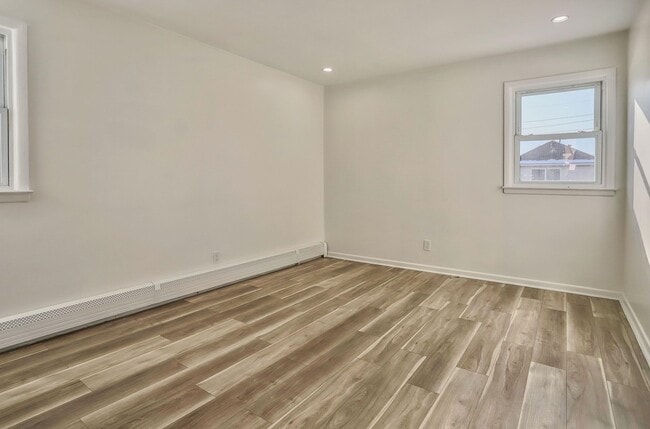 Building Photo - 157 Neptune Ave