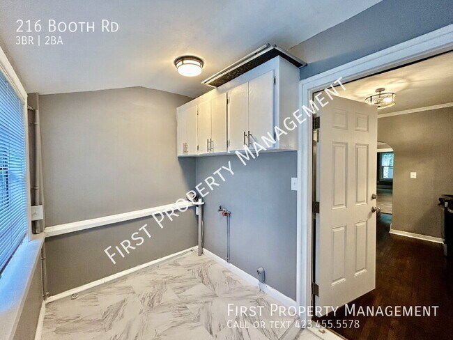 Building Photo - 216 Booth Rd