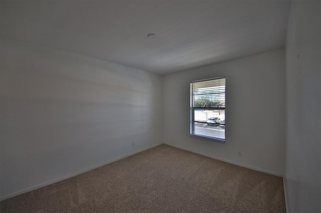 Building Photo - 400 Misty Pines Cir