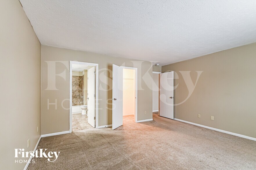 Building Photo - 7427 Cobblestone W Dr