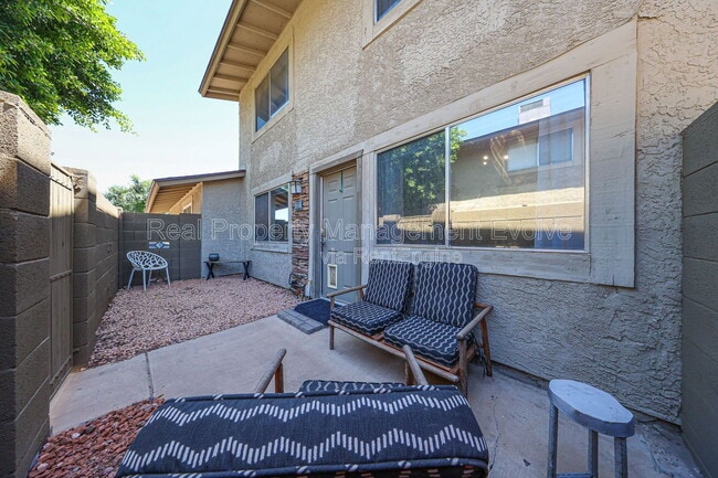 Building Photo - 8531 E Belleview St