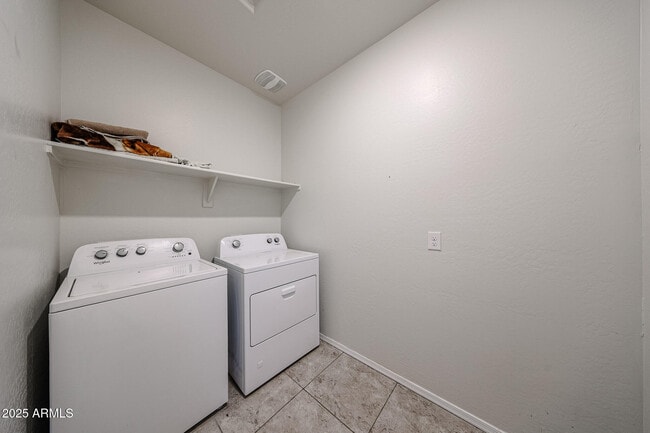 Building Photo - 31041 W Avalon Cir