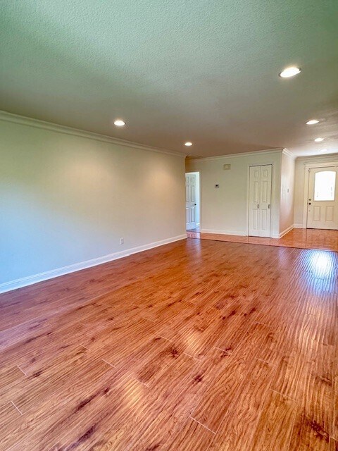 Building Photo - 730 San Andreas Ct