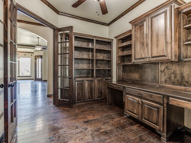 Building Photo - Luxury Rental Home in Edmond Schools + Com...