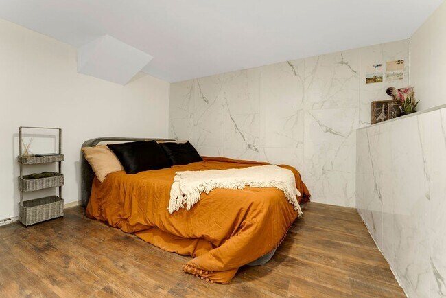 Building Photo - 1422 Benjamin St