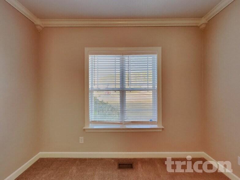 Building Photo - 189 Crystal Creek Dr