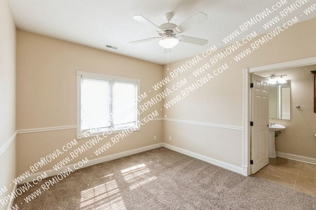 Building Photo - 14105 Airline Ave