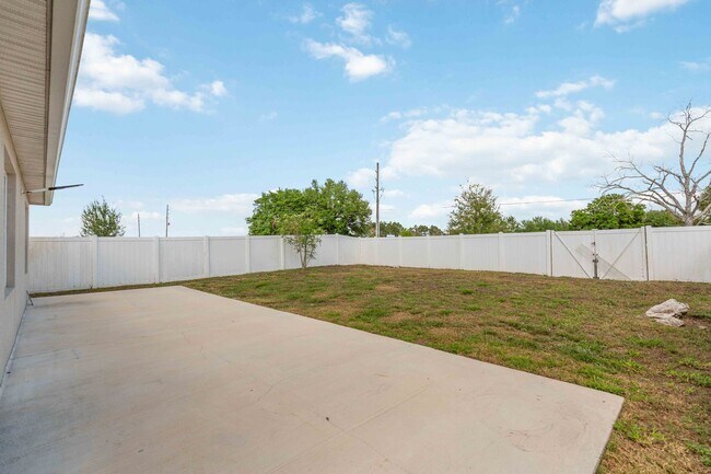 Building Photo - PENDING APPLICATION- MOVE IN SPECIAL-4/2 Energy Efficient Home in St. Cloud w/ Fenced Back Yard