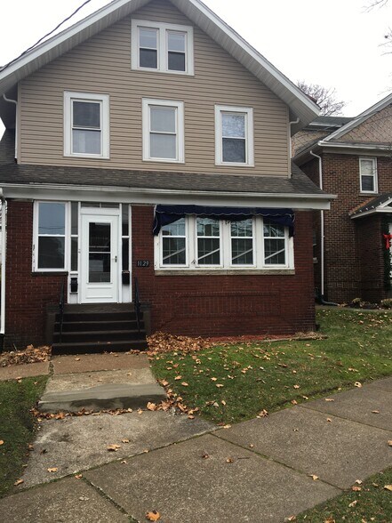 Building Photo - 1129 Brown Ave