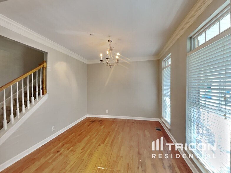 Building Photo - 1307 Creekside Dr