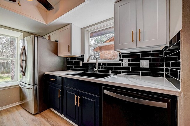 Building Photo - 3422 Deer Valley Dr